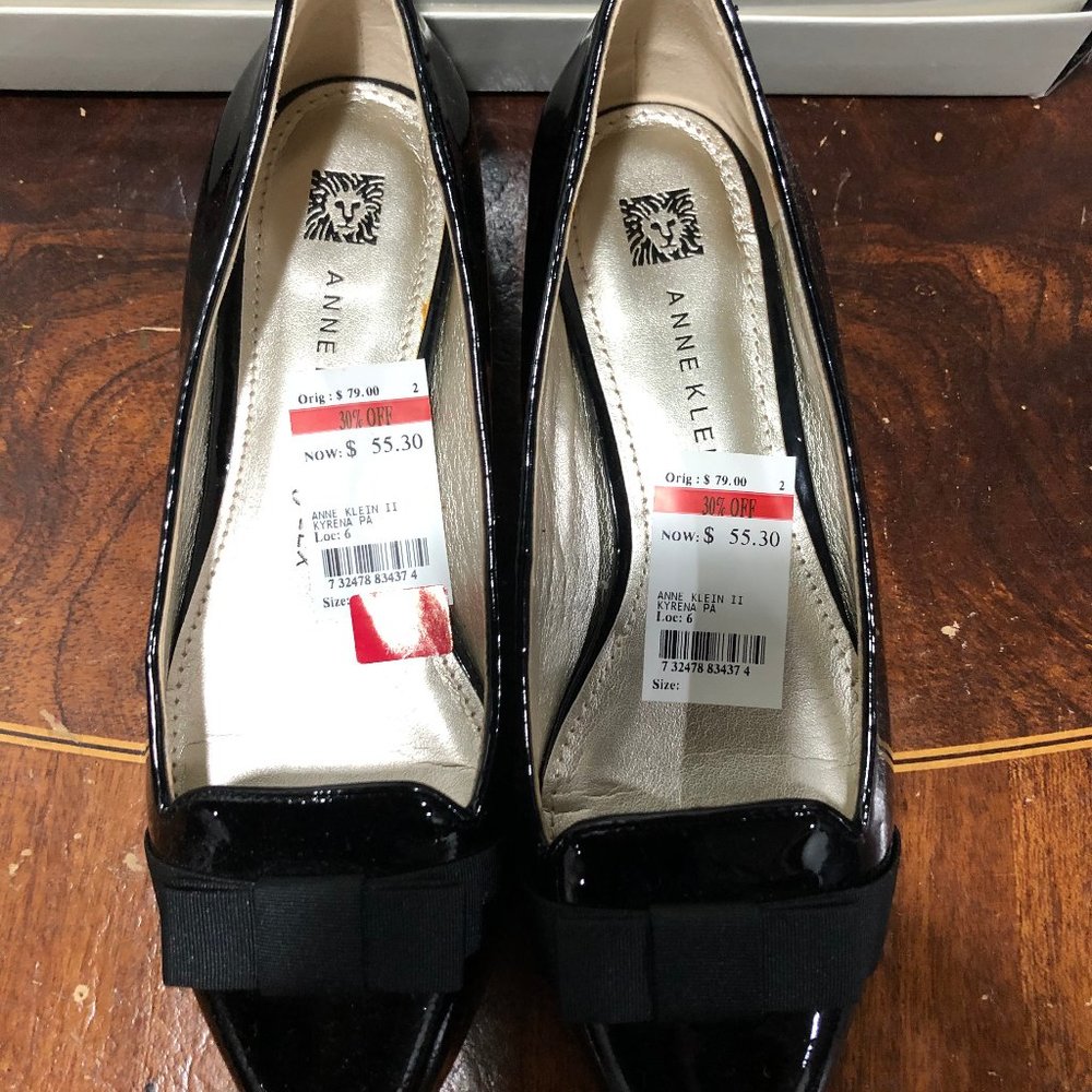 Anne Klein iFlex Black with Black Bow